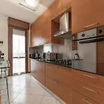 Apartman 10 Minutes From Bocconi, Elegance And Comfort