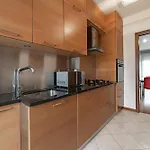 10 Minutes From Bocconi, Elegance And Comfort Apartman