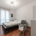 10 Minutes From Bocconi, Elegance And Comfort Milánó
