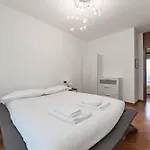 Apartman 10 Minutes From Bocconi, Elegance And Comfort *