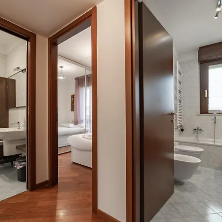 Apartment 10 Minutes From Bocconi, Elegance And Comfort Milan