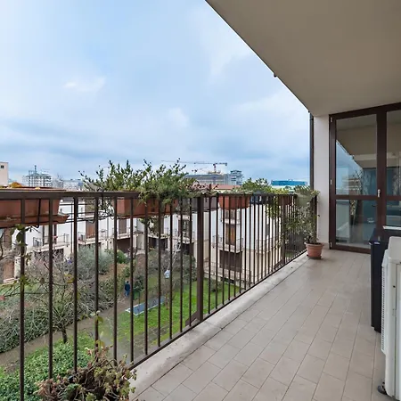 Apartment 10 Minutes From Bocconi, Elegance And Comfort *