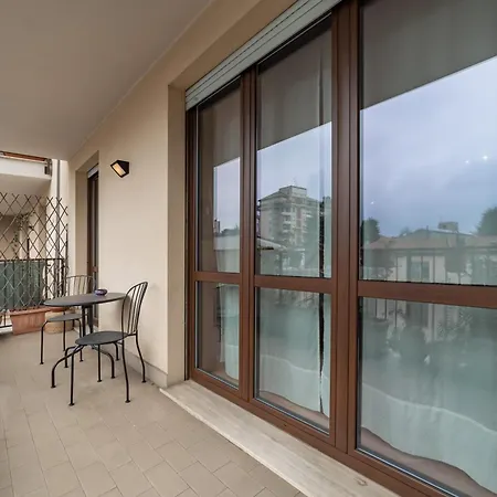 Apartment 10 Minutes From Bocconi, Elegance And Comfort Milan