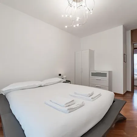 Apartment 10 Minutes From Bocconi, Elegance And Comfort