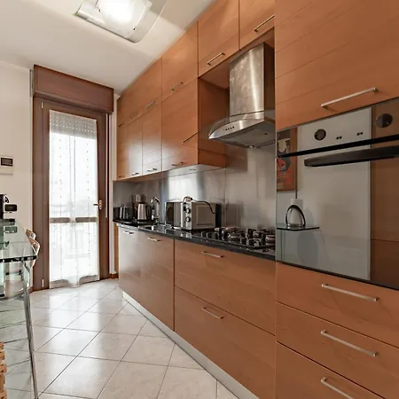 Appartamento 10 Minutes From Bocconi, Elegance And Comfort