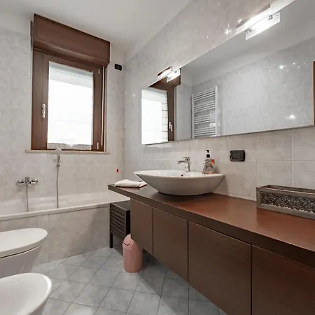 10 Minutes From Bocconi, Elegance And Comfort Appartamento